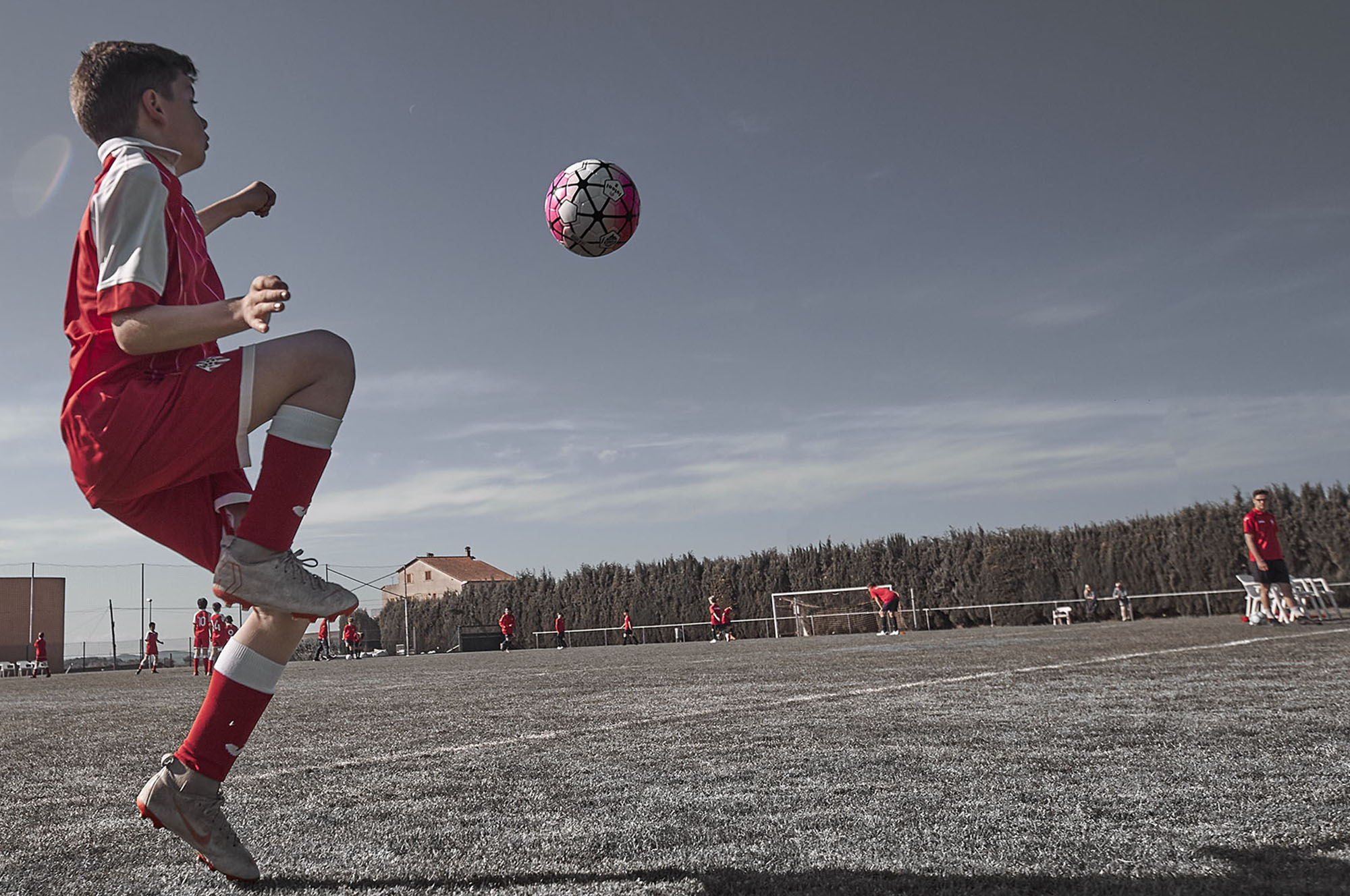 Camp de futbol de Navata al capvespre
